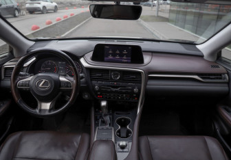 Подержанный автомобиль Lexus RX 2021 года (11 фото)