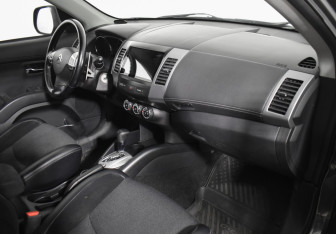 Подержанный автомобиль Citroen C-Crosser 2010 года (12 фото)