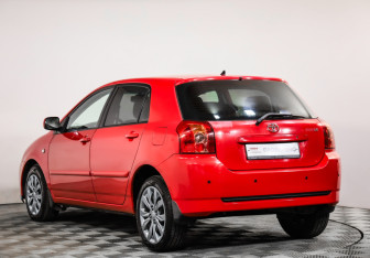 Подержанный автомобиль Toyota Corolla Hatchback 2006 года (6 фото)