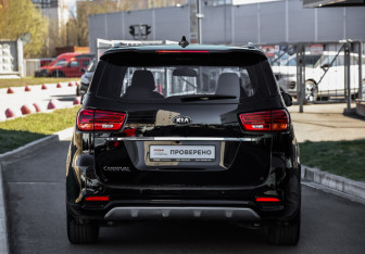 Подержанный автомобиль Kia Carnival 2020 года (6 фото)