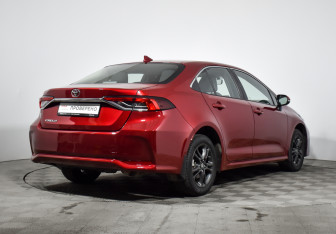 Подержанный автомобиль Toyota Corolla Sedan 2019 года (5 фото)