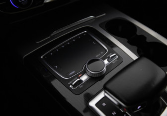 Подержанный автомобиль Audi Q7 2017 года (13 фото)