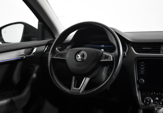 Подержанный автомобиль Skoda Octavia Liftback 2019 года (15 фото)