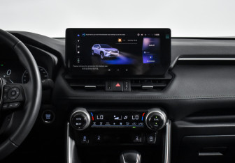 Подержанный автомобиль Toyota RAV4 2024 года (17 фото)
