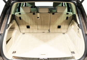 Подержанный автомобиль Volkswagen Touareg 2012 года (14 фото)