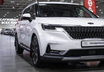 Подержанный автомобиль Kia Carnival 2020 года (4 фото)