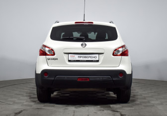 Подержанный автомобиль Nissan Qashqai 2012 года (6 фото)