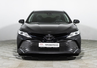 Подержанный автомобиль Toyota Camry Sedan 2019 года (2 фото)