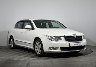 Подержанный автомобиль Skoda Superb Liftback 2011 года (3 фото)