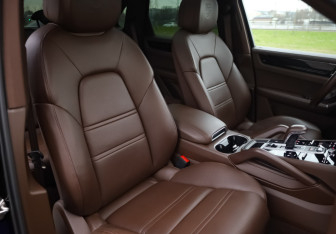 Подержанный автомобиль Porsche Cayenne 2019 года (26 фото)
