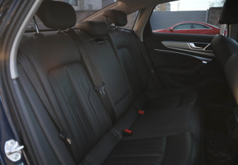 Подержанный автомобиль Audi A6 Sedan 2021 года (11 фото)