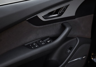 Подержанный автомобиль Audi Q7 2015 года (24 фото)