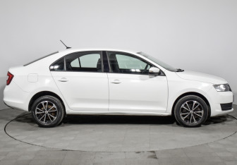 Подержанный автомобиль Skoda Rapid Liftback 2018 года (4 фото)