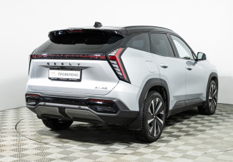 Подержанный автомобиль Geely Atlas 2023 года (5 фото)