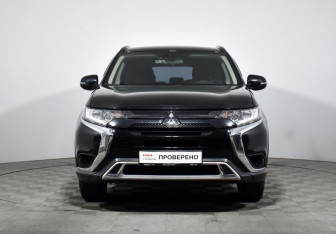 Подержанный автомобиль Mitsubishi Outlander 2022 года (2 фото)