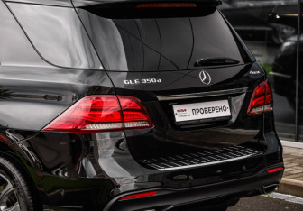 Подержанный автомобиль Mercedes-Benz GLE 2017 года (12 фото)