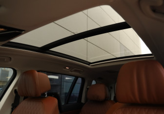 Подержанный автомобиль BMW X7 2020 года (25 фото)