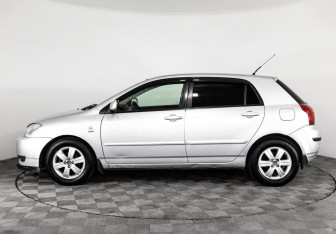 Подержанный автомобиль Toyota Corolla Hatchback 2002 года (8 фото)