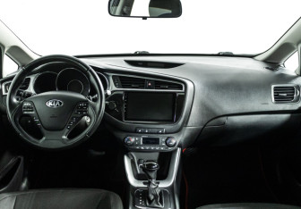 Подержанный автомобиль Kia Ceed Wagon 2016 года (13 фото)