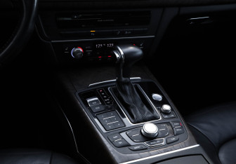 Подержанный автомобиль Audi A7 2012 года (17 фото)