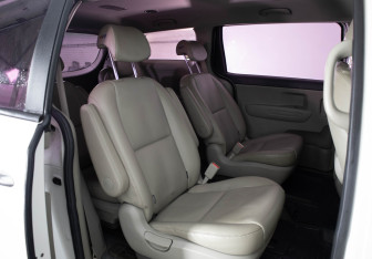 Подержанный автомобиль Kia Carnival 2016 года (20 фото)