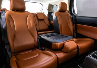 Подержанный автомобиль Kia Carnival 2021 года (27 фото)