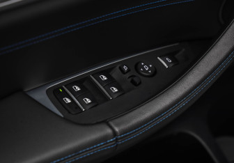 Подержанный автомобиль BMW X4 2018 года (23 фото)