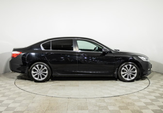 Подержанный автомобиль Honda Accord Sedan 2013 года (4 фото)