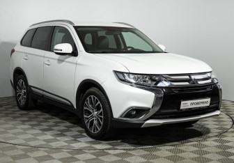 Подержанный автомобиль Mitsubishi Outlander 2017 года (3 фото)
