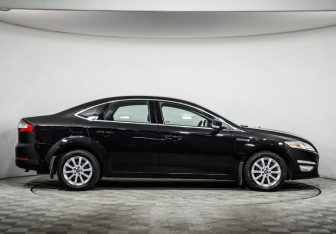 Подержанный автомобиль Ford Mondeo Sedan 2012 года (4 фото)