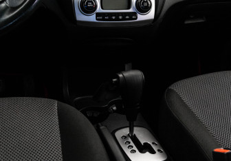 Подержанный автомобиль Kia Sportage 2008 года (11 фото)