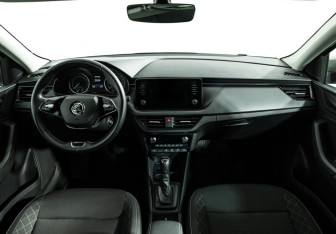 Подержанный автомобиль Skoda Rapid Liftback 2021 года (13 фото)