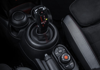 Подержанный автомобиль MINI Hatch 2020 года (19 фото)