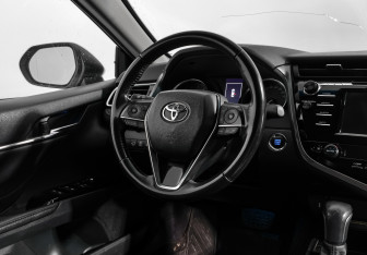 Подержанный автомобиль Toyota Camry Sedan 2019 года (17 фото)