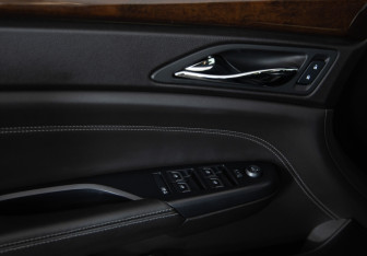 Подержанный автомобиль Cadillac SRX 2013 года (28 фото)