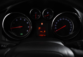 Подержанный автомобиль Opel Astra Hatchback 2012 года (17 фото)