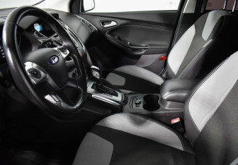Подержанный автомобиль Ford Focus Sedan 2012 года (10 фото)