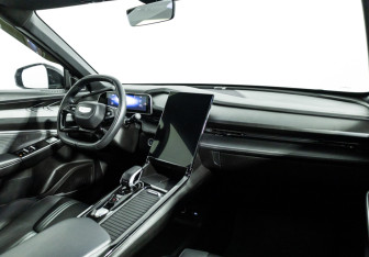 Подержанный автомобиль Geely Atlas 2023 года (9 фото)