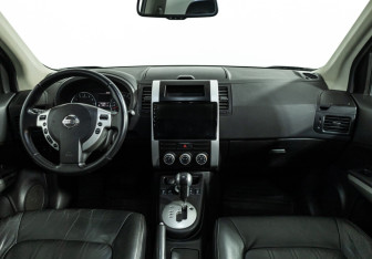Подержанный автомобиль Nissan X-Trail 2011 года (13 фото)