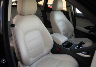 Подержанный автомобиль Jaguar E-Pace 2019 года (59 фото)