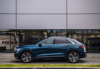 Подержанный автомобиль Audi Q8 2018 года (9 фото)