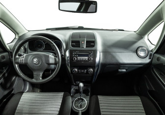 Подержанный автомобиль Suzuki SX4 Hatchback 2010 года (12 фото)