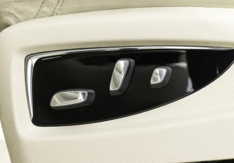 Подержанный автомобиль Cadillac Escalade Suv 2016 года (14 фото)