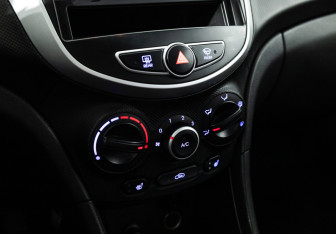 Подержанный автомобиль Hyundai Solaris Sedan 2013 года (15 фото)