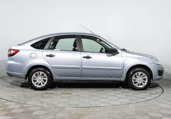 Подержанный автомобиль LADA (ВАЗ) Granta Liftback 2017 года (4 фото)