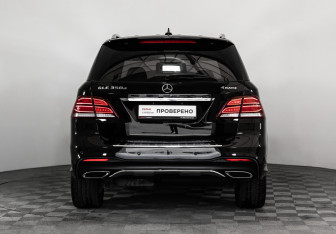 Подержанный автомобиль Mercedes-Benz GLE 2016 года (8 фото)