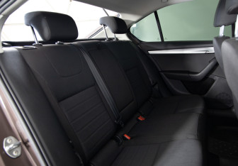 Подержанный автомобиль Skoda Octavia Liftback 2016 года (12 фото)