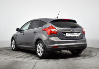 Подержанный автомобиль Ford Focus Hatchback 2013 года (8 фото)