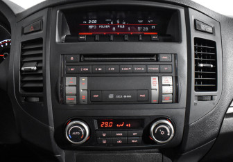 Подержанный автомобиль Mitsubishi Pajero 2013 года (6 фото)