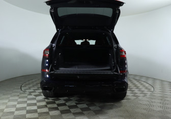 Подержанный автомобиль BMW X5 2022 года (7 фото)